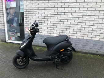 DIKKEMK PIAGGIO ZIP SP 45KM BROM 4-T BJ2021  12000KM