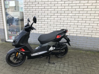 GAVE PEUGEOT SPEEDFIGHT 4 BROM 45KM 4T BLACK ON BLACK 10.000KM BJ2019