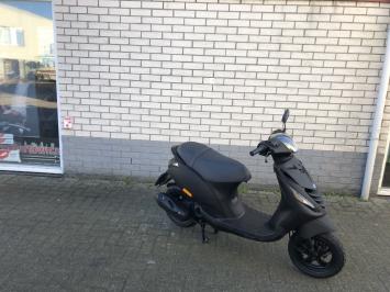 MOOIE PIAGGIO ZIP SP 45 4-TAKT MAT ZWART BROM BJ2017 7000KM