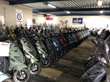 22-02-2025 Volledig nieuwe aanvoer piaggio zip en vespa sprint kom langs