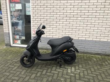  LEUKE  PIAGGIO ZIP SP 45 4-TAKT MAT ZWART BROM  BJ2012 9000KM 