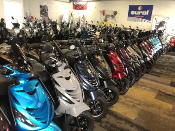 70X PIAGGIO ZIP SP ALLE KLEUREN MATEN SOORTEN EN BOUWJAREN