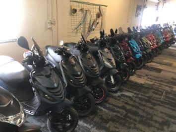 70X PIAGGIO ZIP SP ALLE KLEUREN MATEN SOORTEN EN BOUWJAREN