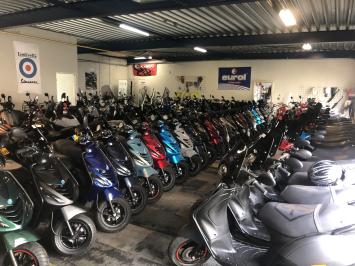 GAVE VESPA SPRINT S 45KM BROM MAT BLACK BJ2019 6000KM