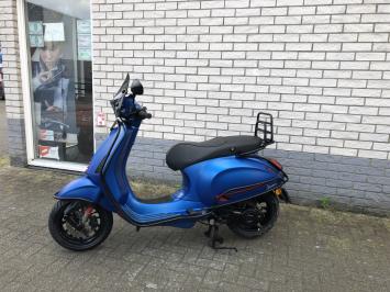 DIKKE VESPA SPRINT S 45KM BROM MAT BLEU VIVACE  7000KM BJ2020