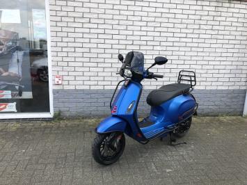 DIKKE VESPA SPRINT S 45KM BROM MAT BLEU VIVACE  7000KM BJ2020