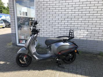 GAVE VESPA SPRINT S 45KM BROM MAT GREY BJ2021 7000KM