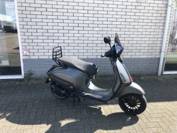 GAVE VESPA SPRINT S 45KM BROM MAT GREY BJ2021 7000KM