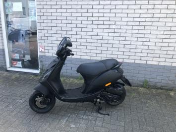 80CC DIKKE PIAGGIO ZIP SP 45KM BROM MAT BLACK BJ2017 9000KM