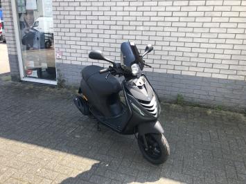 80CC DIKKE PIAGGIO ZIP SP 45KM BROM MAT BLACK BJ2017 9000KM