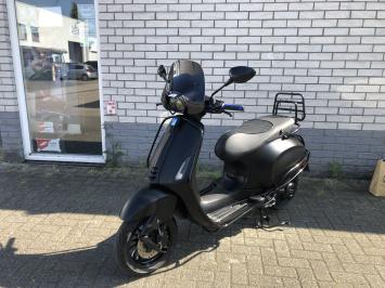 GAVE VESPA SPRINT S 45KM BROM MAT ZWART BJ2020 5500KM