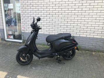 DIKE VESPA SPRINT S 45KM BROM MAT BLACK 7000KM BJ2020