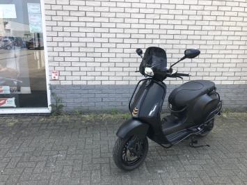 DIKE VESPA SPRINT S 45KM BROM MAT BLACK 7000KM BJ2020