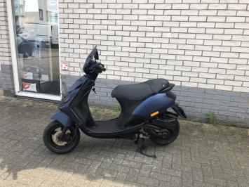 DIKKE PIAGGIO ZIP SP 45KM BROM MAT BLAUW  9000KM BJ2011