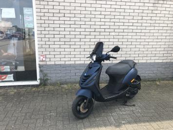 DIKKE PIAGGIO ZIP SP 45KM BROM MAT BLAUW  9000KM BJ2011