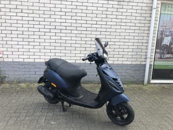 DIKKE PIAGGIO ZIP SP 45KM BROM MAT BLAUW  9000KM BJ2011