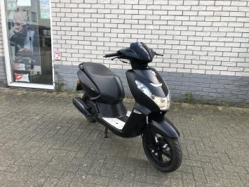 MOOIE PEUGEOT KISBEE 45KM BROM BLACK EDITION BJ2021 5000KM