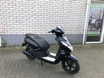 MOOIE PEUGEOT KISBEE 45KM BROM BLACK EDITION BJ2021 5000KM