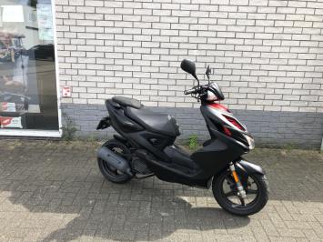 GAVE YAMAHA AEROX R 45KM BROM MAT BLACK BJ2014 10.000KM