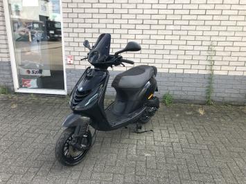 DIKKE PIAGGIO ZIP SP 45 4T BLACK ON BLACK BROM BJ2016 9000KM