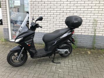 JONGE APRILIA SRX 50 BROM 45KM ZWART BJ2023 3000KM SUPER NETJES