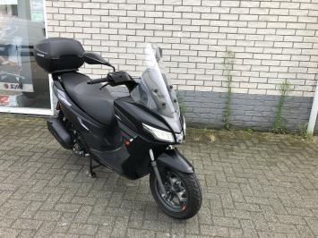 JONGE APRILIA SRX 50 BROM 45KM ZWART BJ2023 3000KM SUPER NETJES