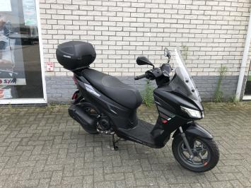 JONGE APRILIA SRX 50 BROM 45KM ZWART BJ2023 3000KM SUPER NETJES