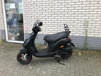 JONGE PIAGGIO ZIP SP 45KM 4-TAKT BROM MAT ZWART BJ2024 256KM 