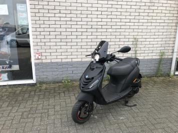  JONGE  PIAGGIO ZIP SP 45 4-TAKT MAT BLACK  BROM  BJ2020 8000KM 