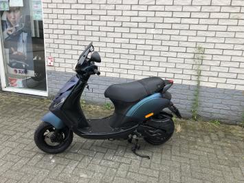 DIKKE PIAGGIO ZIP SP 45KM BROM 4T CAMELEON BJ2013 14000KM