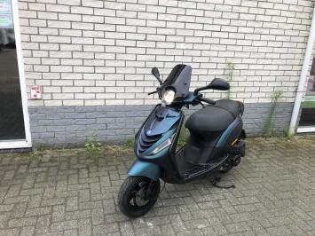 DIKKE PIAGGIO ZIP SP 45KM BROM 4T CAMELEON BJ2013 14000KM