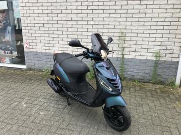 DIKKE PIAGGIO ZIP SP 45KM BROM 4T CAMELEON BJ2013 14000KM