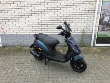 DIKKE PIAGGIO ZIP SP 45KM BROM 4T CAMELEON BJ2013 14000KM