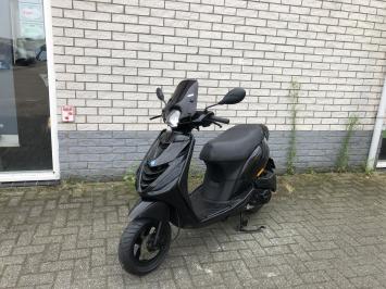 HELE MOOIE PIAGGIO ZIP SP 45KM BROM BLACK ON BLACK 2017 7000KM