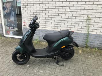 DIKKE PIAGGIO ZIP SP 45KM BROM 4T JAGUAR GREEN BJ2015 8000KM