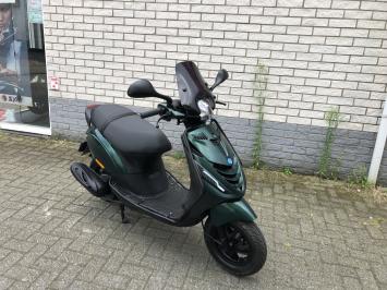 DIKKE PIAGGIO ZIP SP 45KM BROM 4T JAGUAR GREEN BJ2015 8000KM