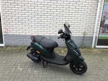 DIKKE PIAGGIO ZIP SP 45KM BROM 4T JAGUAR GREEN BJ2015 8000KM