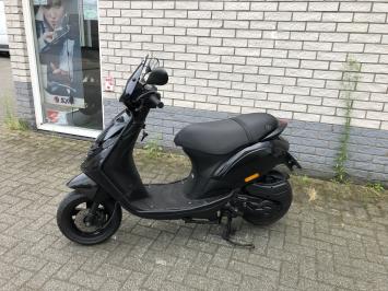 PRACHTIGE PIAGGIO ZIP SP 45KM BROM BLACK ON BLACK 2013 7000KM