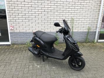 PRACHTIGE PIAGGIO ZIP SP 45KM BROM BLACK ON BLACK 2013 7000KM