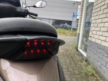 DIKKE PIAGGIO ZIP SP 45 4-TAKT BRUIN  BROM BJ2020 11000KM