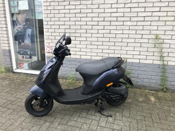 DIKKE PIAGGIO ZIP SP 45KM BROM 4-TAKT MIDNIGHT BLEU  BJ2007 7000KM