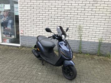 DIKKE PIAGGIO ZIP SP 45KM BROM 4-TAKT MIDNIGHT BLEU  BJ2007 7000KM