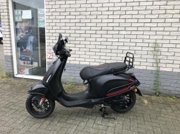 DIKKE VESPA SPRINT S 45KM BROM MAT BLACK BJ2021 6000KM