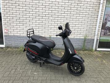 DIKKE VESPA SPRINT S 45KM BROM MAT BLACK BJ2021 6000KM