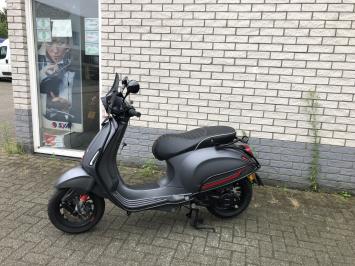 DIKKE VESPA SPRINT S 45KM BROM MAT GREY 4-TAKT 2018 8000KM VOL