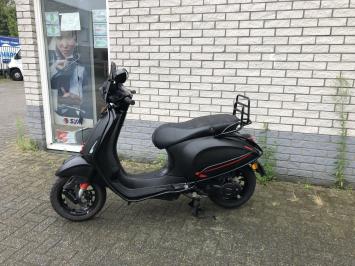 DIKKE VESPA SPRINT S 45KM BROM MAT BLACK BJ2021 7000KM