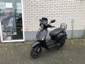 DIKKE VESPA SPRINT S 45KM BROM MAT BLACK BJ2021 7000KM