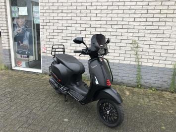 DIKKE VESPA SPRINT S 45KM BROM MAT BLACK BJ2021 7000KM