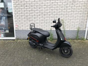 DIKKE VESPA SPRINT S 45KM BROM MAT BLACK BJ2021 7000KM