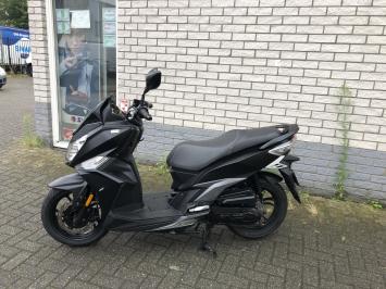 MOOIE SYM JET 14 45KM BROM 4-TAKT MAT ZWART  BJ2020 8000KM